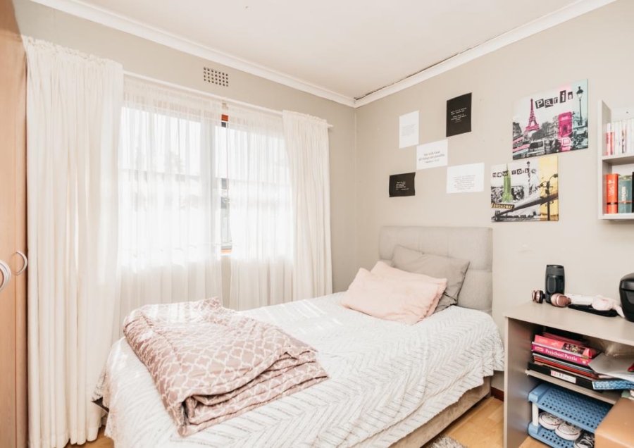 4 Bedroom Property for Sale in Peerless Park East Western Cape